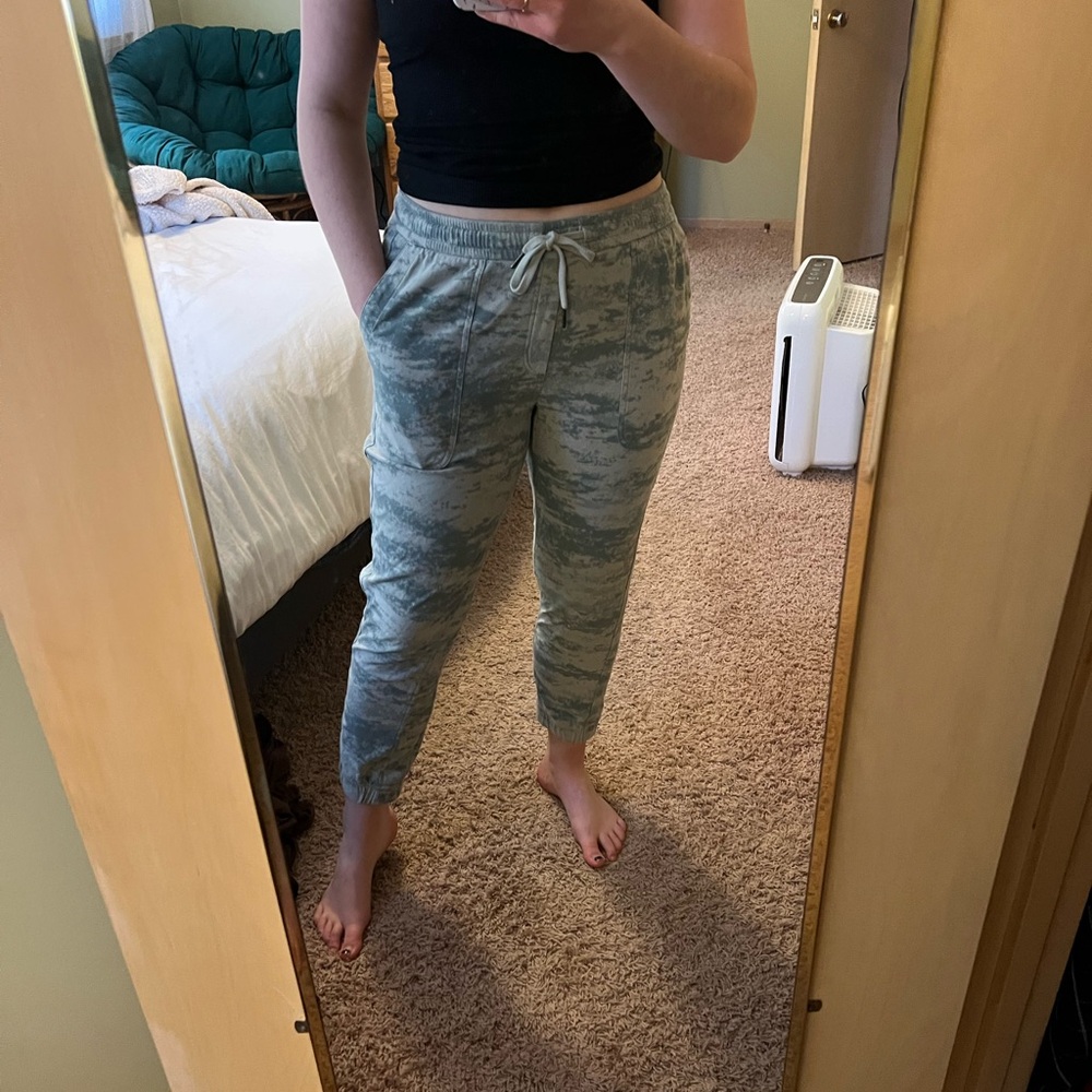 Athleta Light Green Joggers/Sweatpants